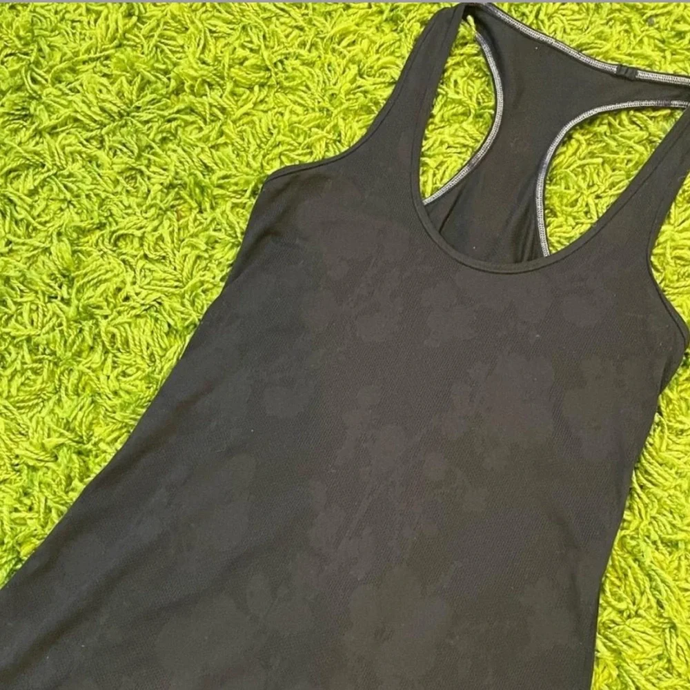lululemon athletica floral mesh fitted tank top